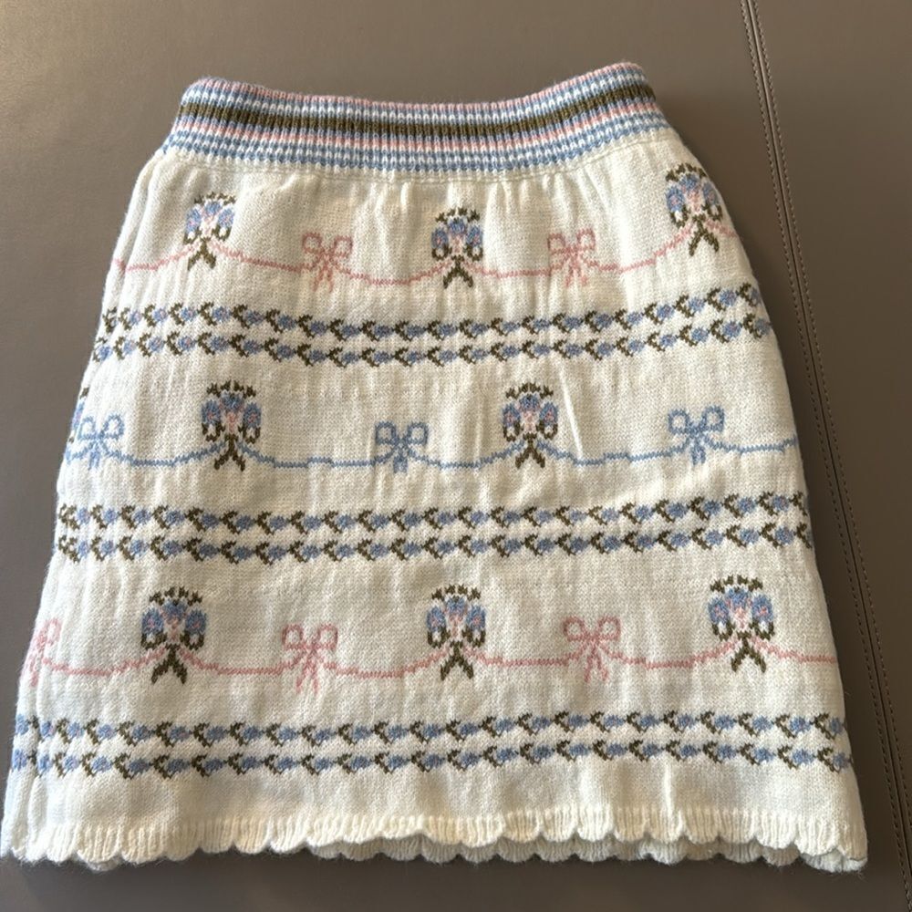 For Love Bell Knitted Skirt with Bow & Floral Design. Teenager. Size Small. - Picture 5 of 8